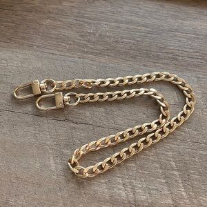 NWOT Gold unbranded chain